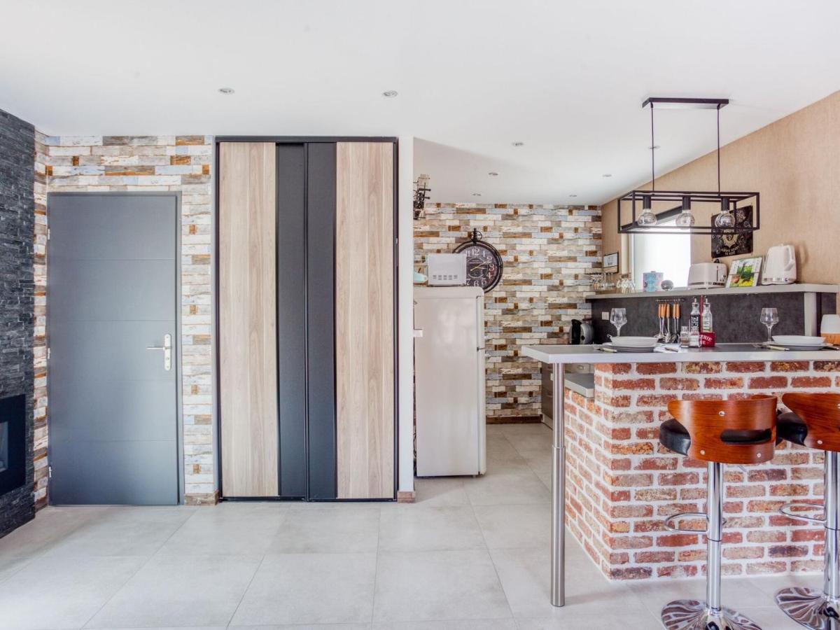 Cosy Apartment In Eperlecques With Fireplace Ruang foto