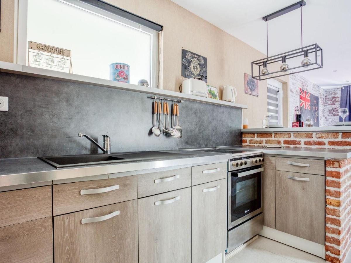 Cosy Apartment In Eperlecques With Fireplace Ruang foto